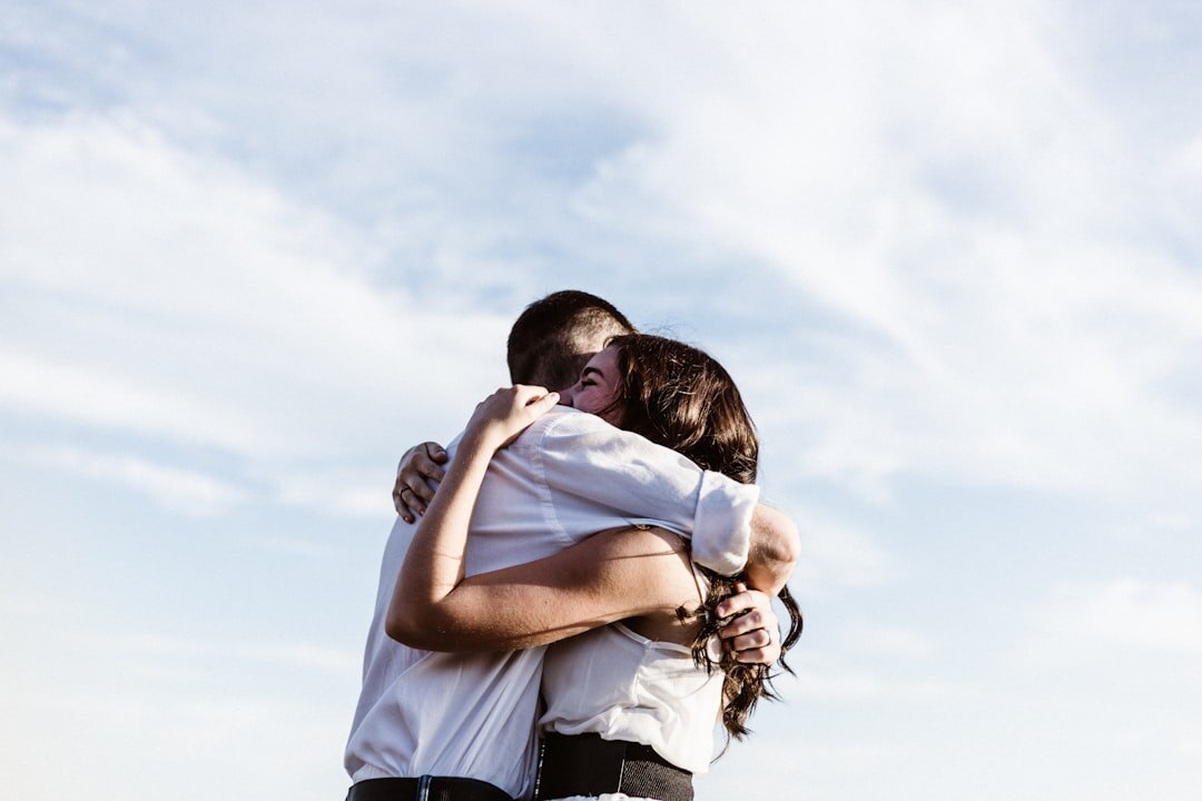 celebrities hugging after argument