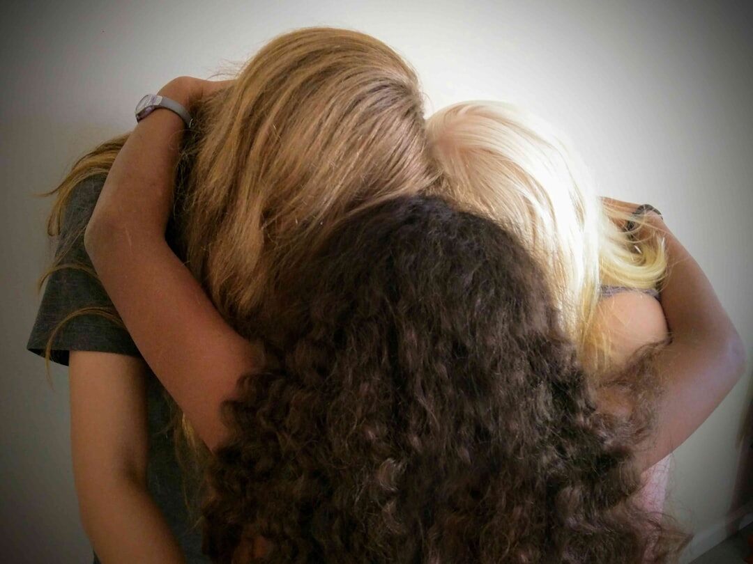 celebrities hugging after argument